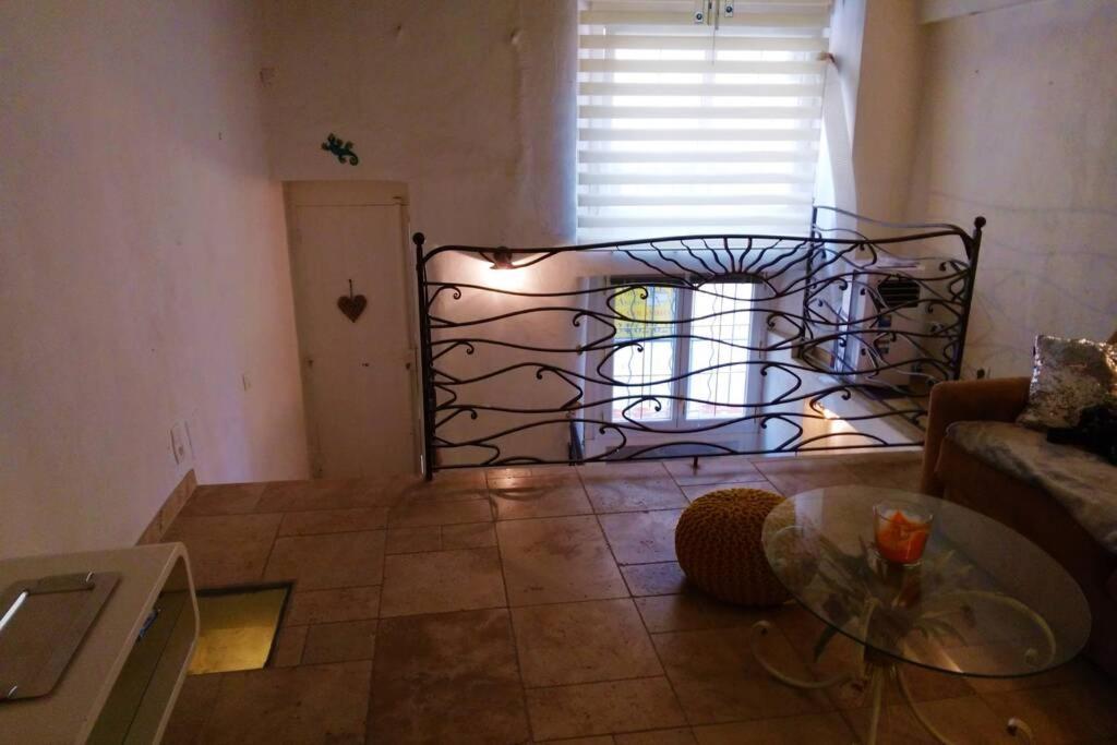 Appartement De Charme Au Coeur Du Vieil Antibes Dış mekan fotoğraf