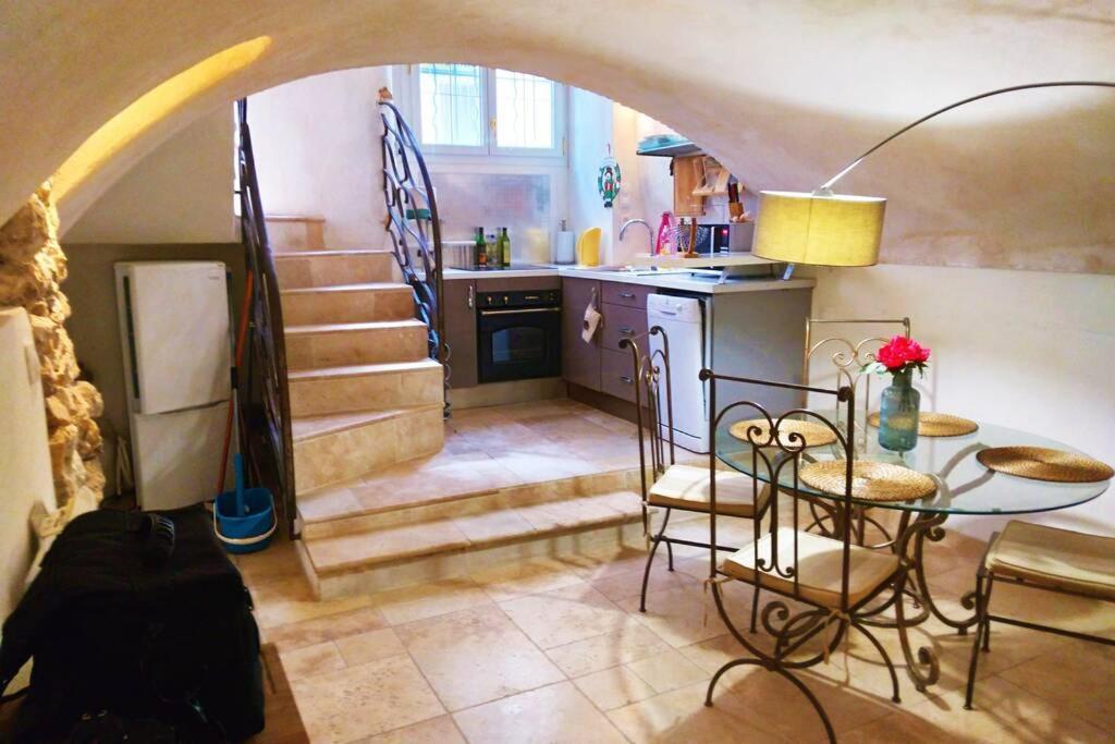 Appartement De Charme Au Coeur Du Vieil Antibes Dış mekan fotoğraf